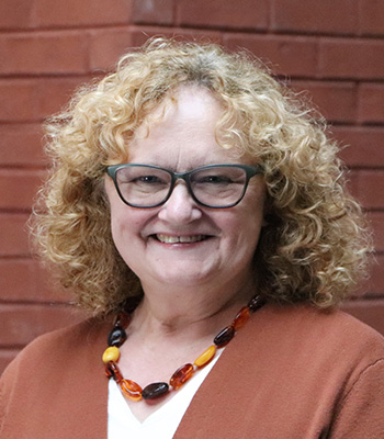 Renolda Gelzinis headshot