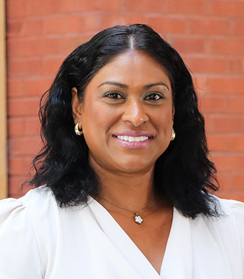 Zena Hollinger headshot